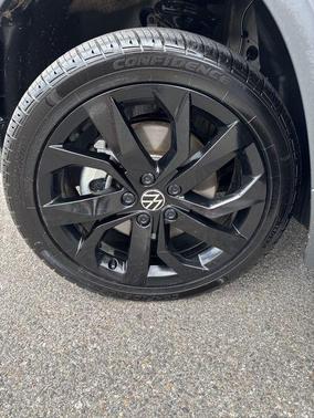 Pure Gray 2023 Volkswagen Taos 1.5T SE