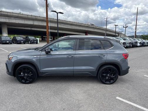Pure Gray 2023 Volkswagen Taos 1.5T SE