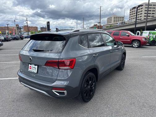 Pure Gray 2023 Volkswagen Taos 1.5T SE