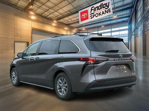2024 Toyota Sienna XLE