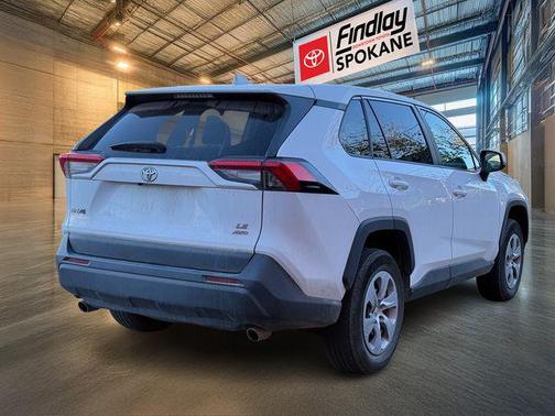 2022 Toyota RAV4 LE
