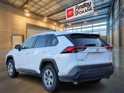 2022 Toyota RAV4 LE