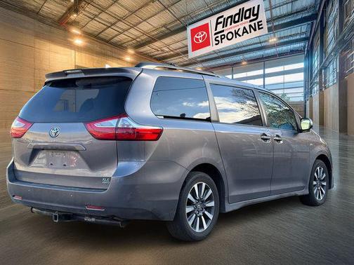 2018 Toyota Sienna XLE