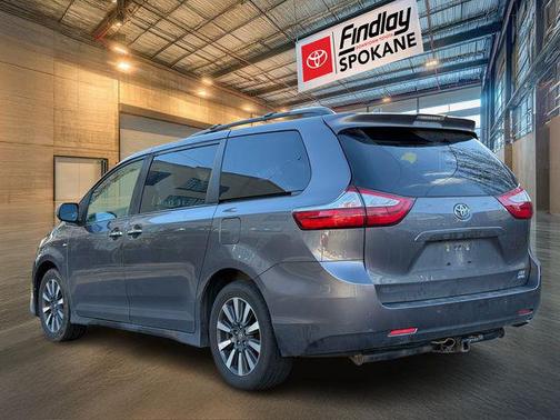 2018 Toyota Sienna XLE