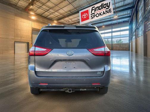 2018 Toyota Sienna XLE