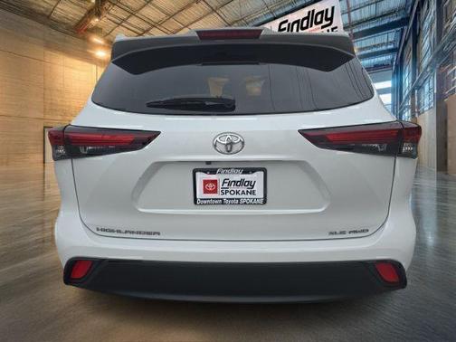 Wind Chill Pearl 2024 Toyota Highlander XLE