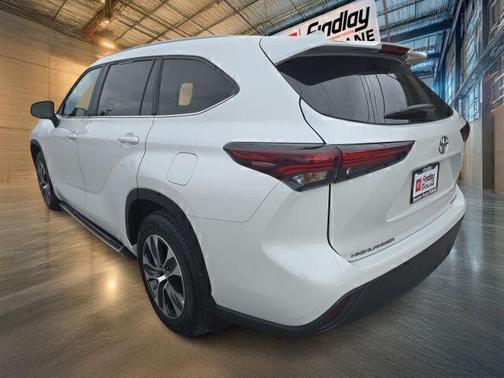 Wind Chill Pearl 2024 Toyota Highlander XLE