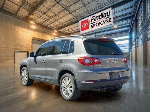 Alpine Gray Metallic 2011 Volkswagen Tiguan SE