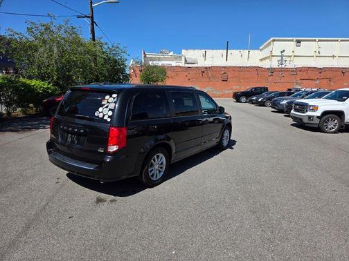 Brilliant Black Crystal Pearlcoat 2016 Dodge Grand Caravan SXT