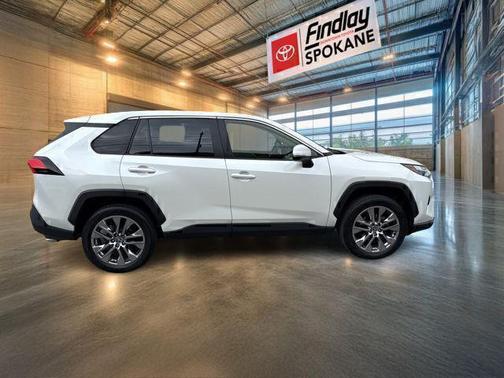 Blizzard Pearl 2022 Toyota RAV4 XLE Premium