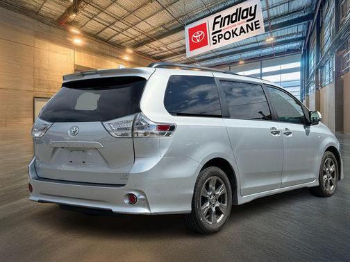 2020 Toyota Sienna SE
