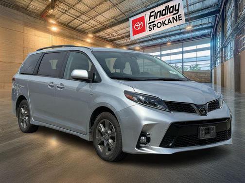 2020 Toyota Sienna SE