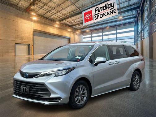 2022 Toyota Sienna LE