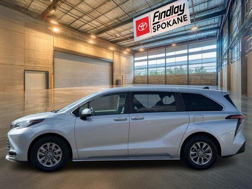 2022 Toyota Sienna LE