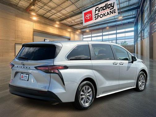 2022 Toyota Sienna LE