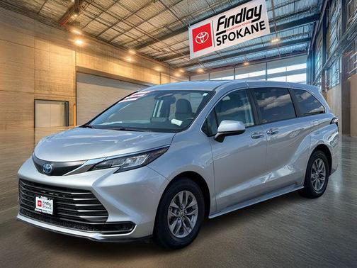 2022 Toyota Sienna LE