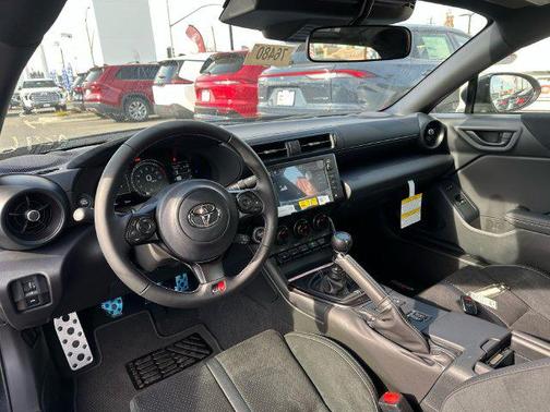 Pavement 2027 Toyota GR86 Premium