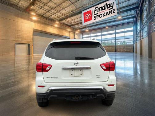 2017 Nissan Pathfinder SL