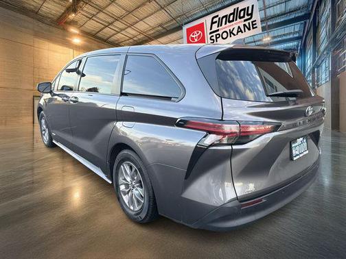 2021 Toyota Sienna XLE 7 Passenger