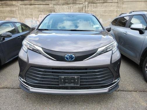 2021 Toyota Sienna XLE 7 Passenger