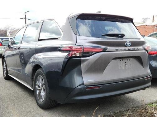 2021 Toyota Sienna XLE 7 Passenger