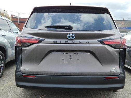 2021 Toyota Sienna XLE 7 Passenger