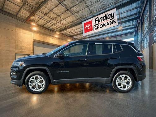 Diamond Black Crystal Pearlcoat 2024 Jeep Compass Latitude
