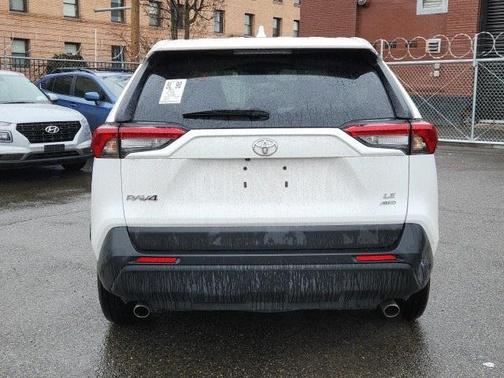 Ice Cap 2023 Toyota RAV4 LE