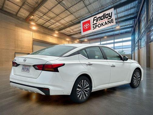 Glacier White 2025 Nissan Altima 2.5 SV