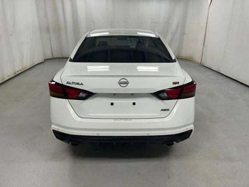 White 2024 Nissan Altima 2.5 SR