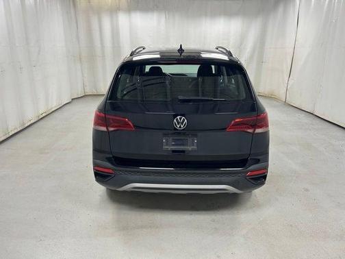 Deep Black Pearl Effect 2022 Volkswagen Taos 1.5T S