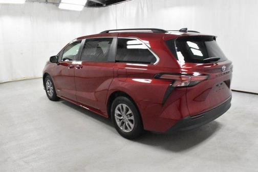 2021 Toyota Sienna LE