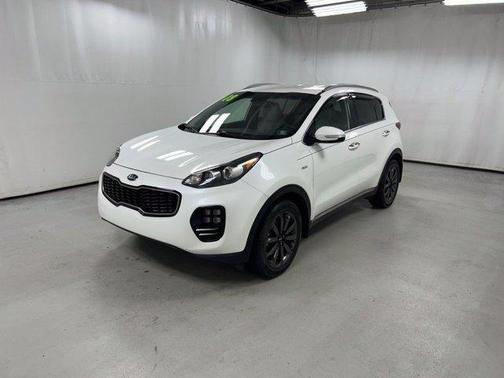 White 2018 Kia Sportage EX
