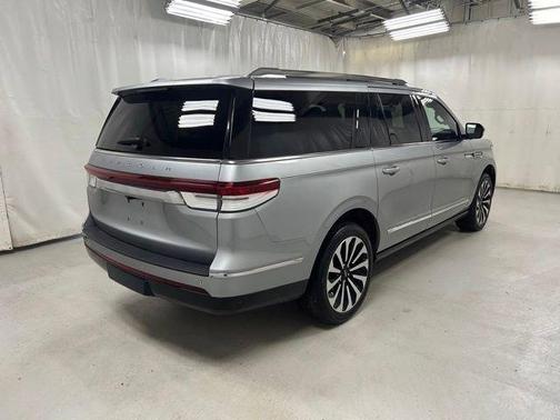 Silver 2024 Lincoln Navigator L Reserve