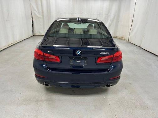 Blue 2019 BMW 530 i xDrive