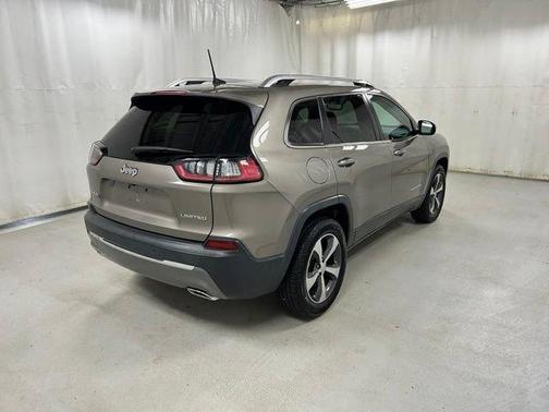 Beige 2019 Jeep Cherokee Limited