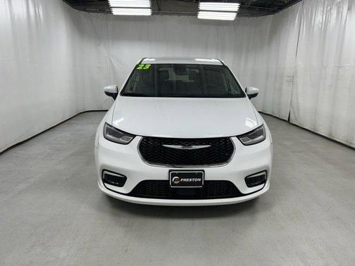 2023 Chrysler Pacifica Touring-L