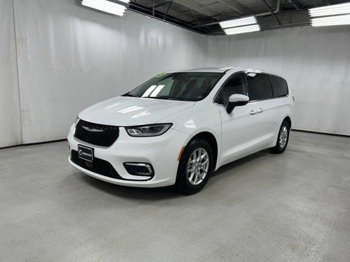 2023 Chrysler Pacifica Touring-L
