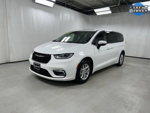 2023 Chrysler Pacifica Touring-L
