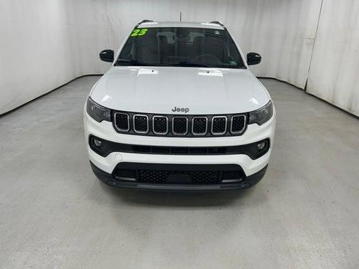 White 2023 Jeep Compass Latitude Lux