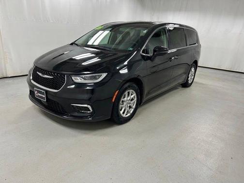 2023 Chrysler Pacifica Touring-L