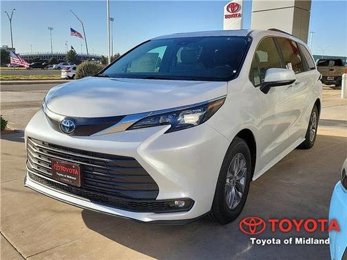 2025 Toyota Sienna XLE 8 Passenger