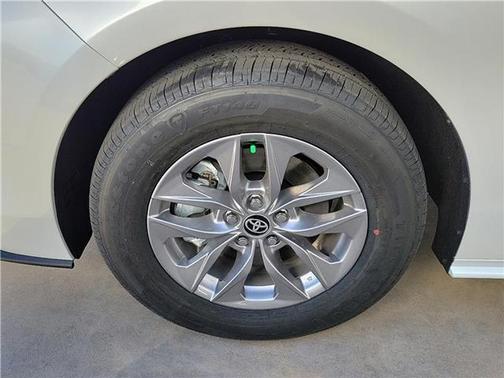 2025 Toyota Sienna XLE 8 Passenger