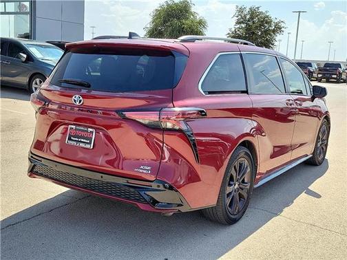 2021 Toyota Sienna XSE 7 Passenger