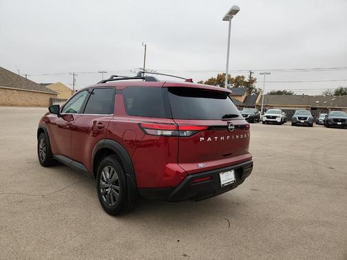 2024 Nissan Pathfinder SV