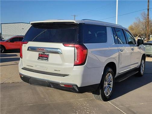 2022 GMC Yukon XL SLT
