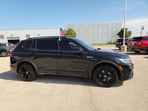 2024 Volkswagen Tiguan 2.0T SE R-Line Black