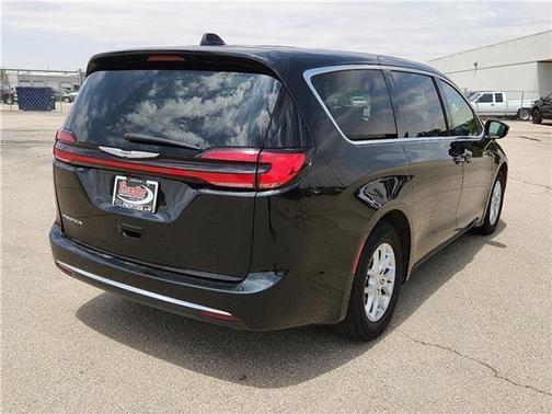 2023 Chrysler Pacifica Touring-L
