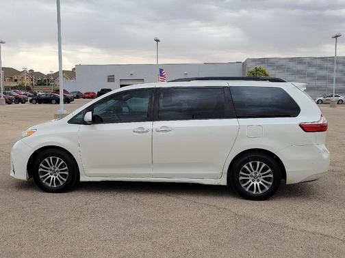 2018 Toyota Sienna XLE Auto Access Seat