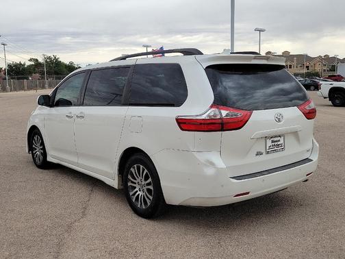 2018 Toyota Sienna XLE Auto Access Seat